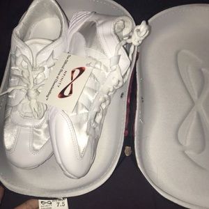 NWOT Nfinity Evolution cheerleading/tumbling shoes